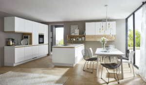 Circulation Feng Shui dans un intérieur ouvert, lumineux et harmonieux