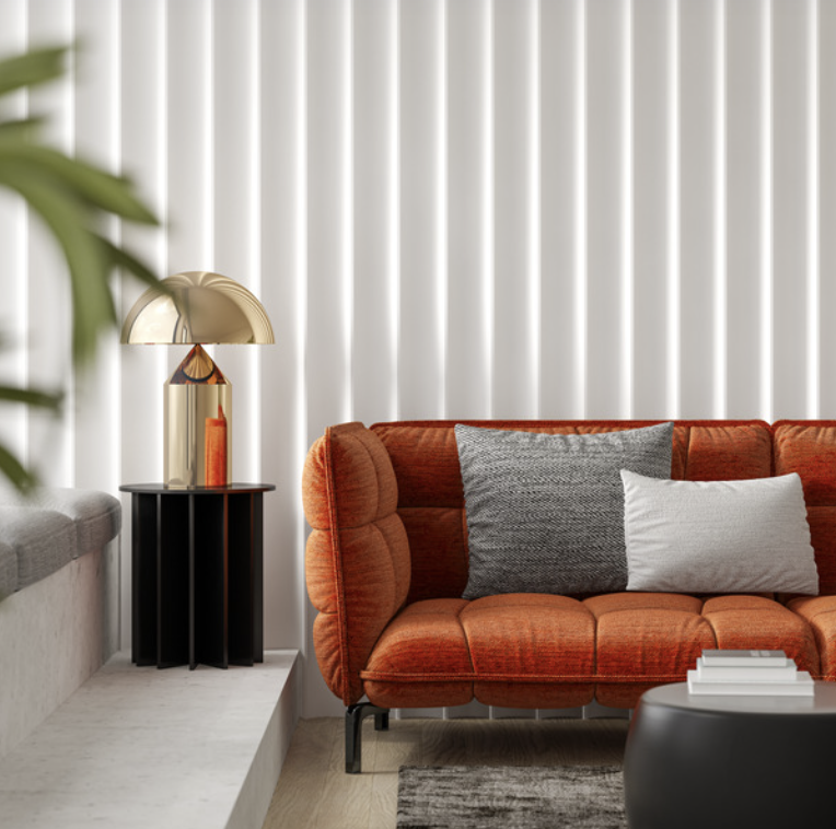 Canapé et mobilier disposés pour créer une composition équilibrée dans le salon